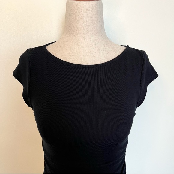 Black Ruched Short Sleeve Fitted Top - Picture 2 of 7